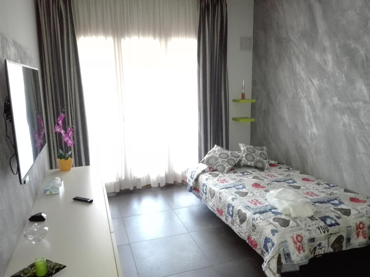 Manu'S Guest Suite Cosenza Ngoại thất bức ảnh